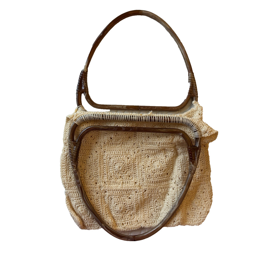 Vintage 70s Crochet handbag cream wood handles Boho knit macrame Cottagecore - Picture 3 of 4